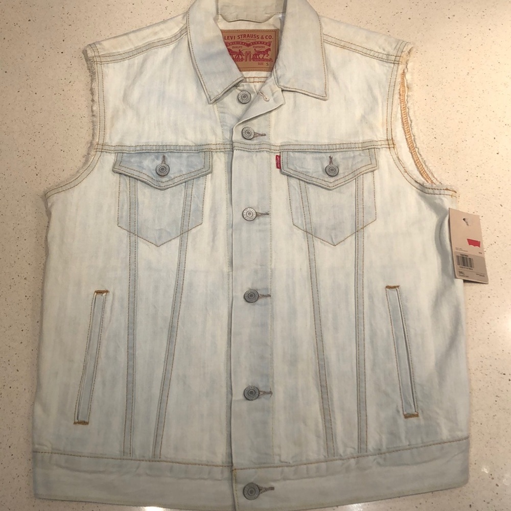 BRAND NEW Men’s Levi Denim Vest- Size Small w/tag